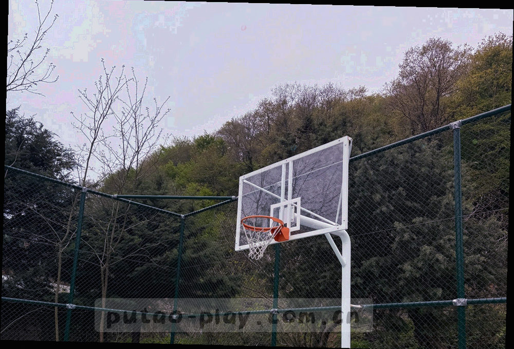 多条长度不一的柔和渐变横条相互交叠，表达五条线索并行推进